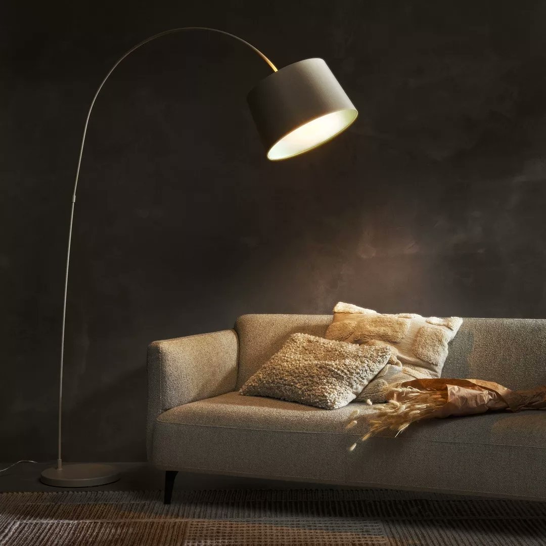 BoconceptA's tweet photo. The Kuta floor lamp
It has a simple and stylish design. The dominant round shade and the long reach make it the perfect piece to couple with your sofa or dining table.

Available in different colours: Satin, Black and Copper. https://t.co/FNklGwUyVN