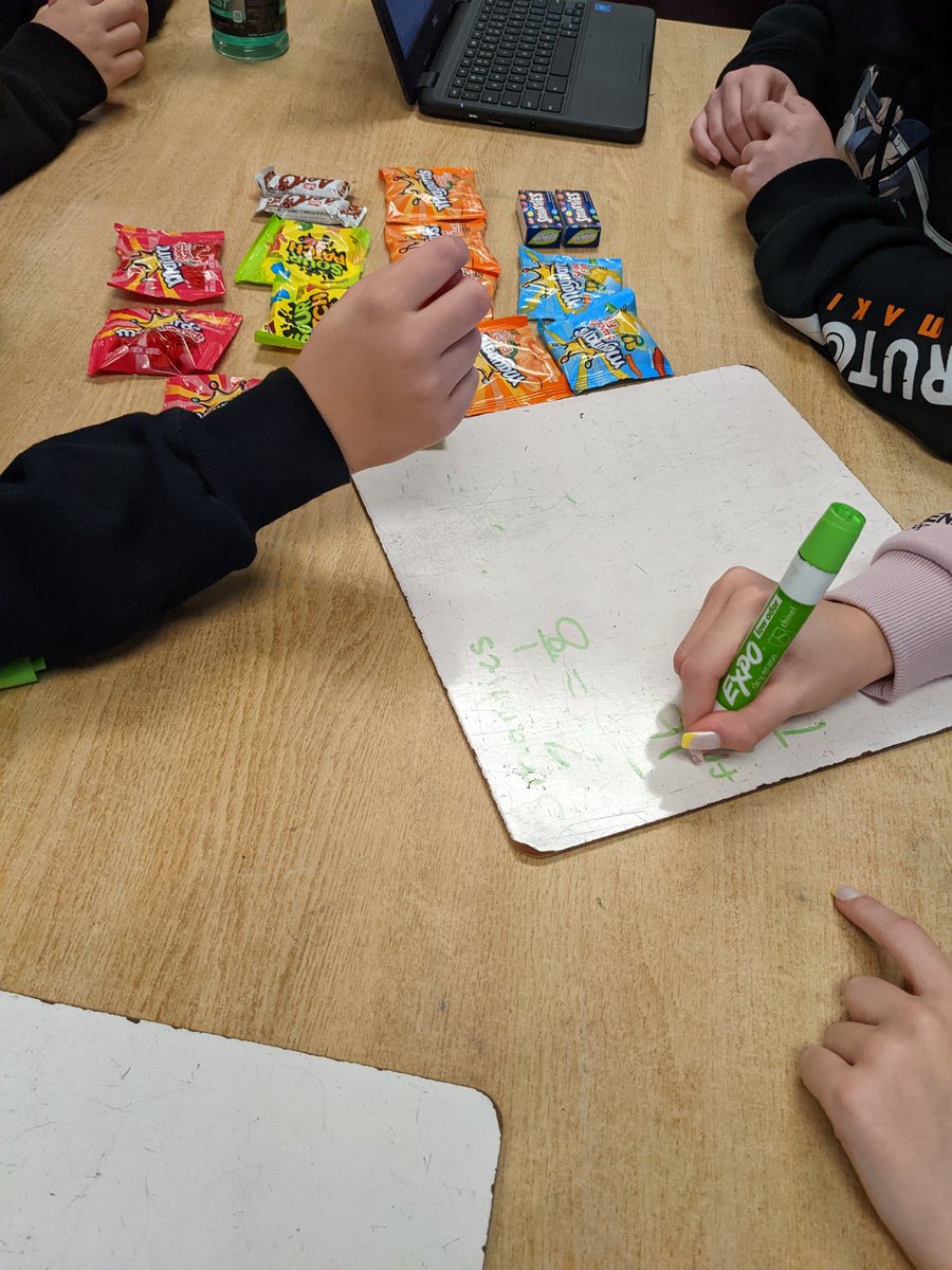 Working on equivalent fractions using candy! #teamwork #accountabletalk #fractions #handson <a href="/scdsbmath/">SCDSB Math</a> <a href="/TeachAndrews/">Shawn Andrews</a> @OrchardParkPS