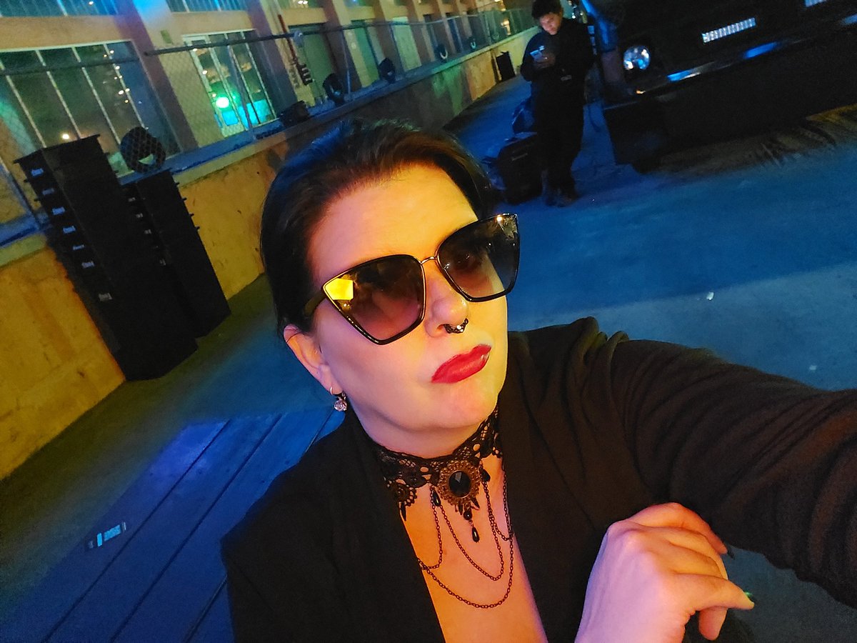 The_EmpressO's tweet photo. @People0fCrypto Not so much a costume... But definitely a vibe 😎 #DeadzoneLA https://t.co/S8q9I4rZB4