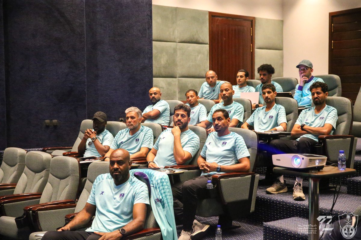ALAHLI_FCEN's tweet image. The board of Al-Ahli Club held a workshop for the football coaches in the different youth and academy sectors of the club

#AHLIFC ⚽️