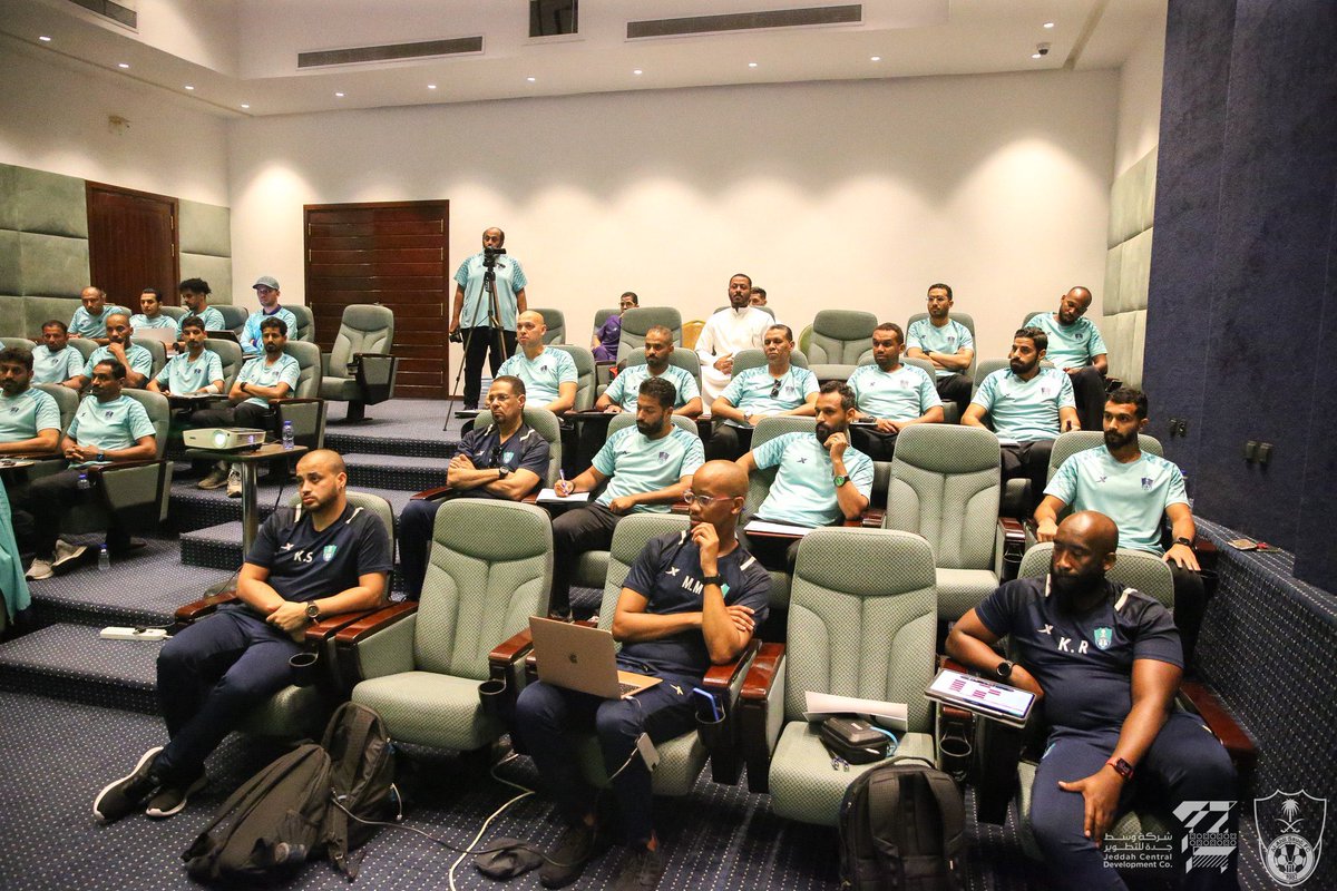 ALAHLI_FCEN's tweet image. The board of Al-Ahli Club held a workshop for the football coaches in the different youth and academy sectors of the club

#AHLIFC ⚽️
