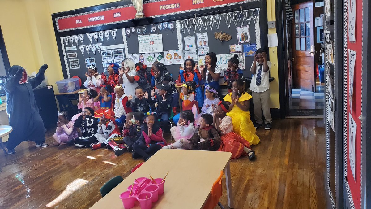 Grade1SFABX's tweet photo. Happy Halloween! https://t.co/Ml2NsuXIax