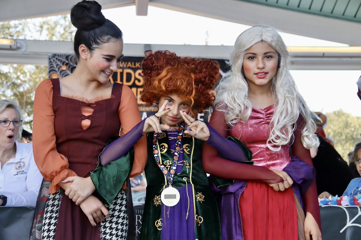 CityofTampa's tweet photo. HAPPY HALLOWEEN, TAMPA! 🎃 
In honor of this spooky day, we’re sharing some of the amazing costumes we saw at the @TampaRiverwalk Trick or Treat! 🧙‍♀️✨👻😈👽🦇 

See the full album: https://t.co/SUmALjaW7J https://t.co/wx2HvVorhf