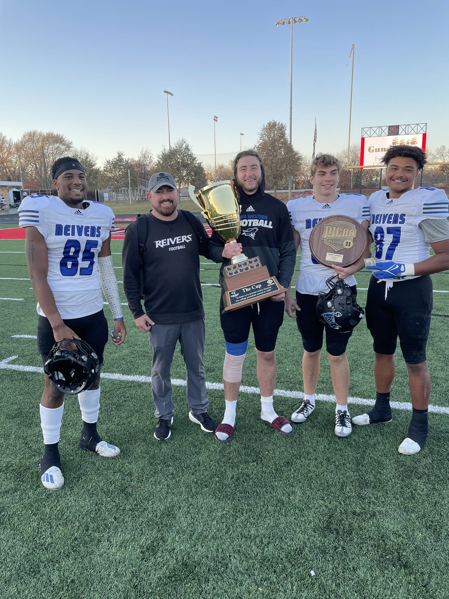 CalebD_IWCC's tweet photo. Region champs‼️🏴‍☠️💙 https://t.co/G52Itd3X6Z