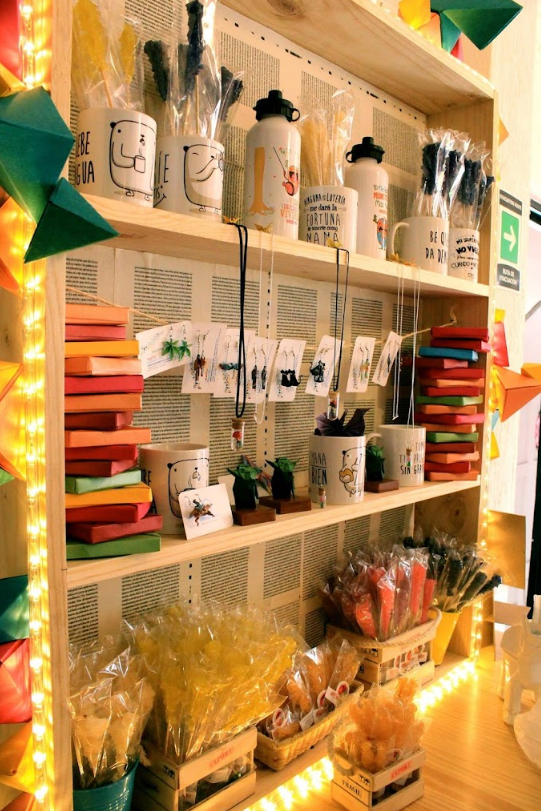 dvillamarins's tweet photo. 3.Café Origami📜(Cra. 4a #26C-04 )
Es una casa vieja repleta de origamis. Su propósito es el de plegar hojas de papel mientras se toma café y por eso todas las mesas tienen hojas y colores. Les recomiendo pasarse por su tienda y probar sus profiteroles rellenos. https://t.co/7MeKqb7SFs