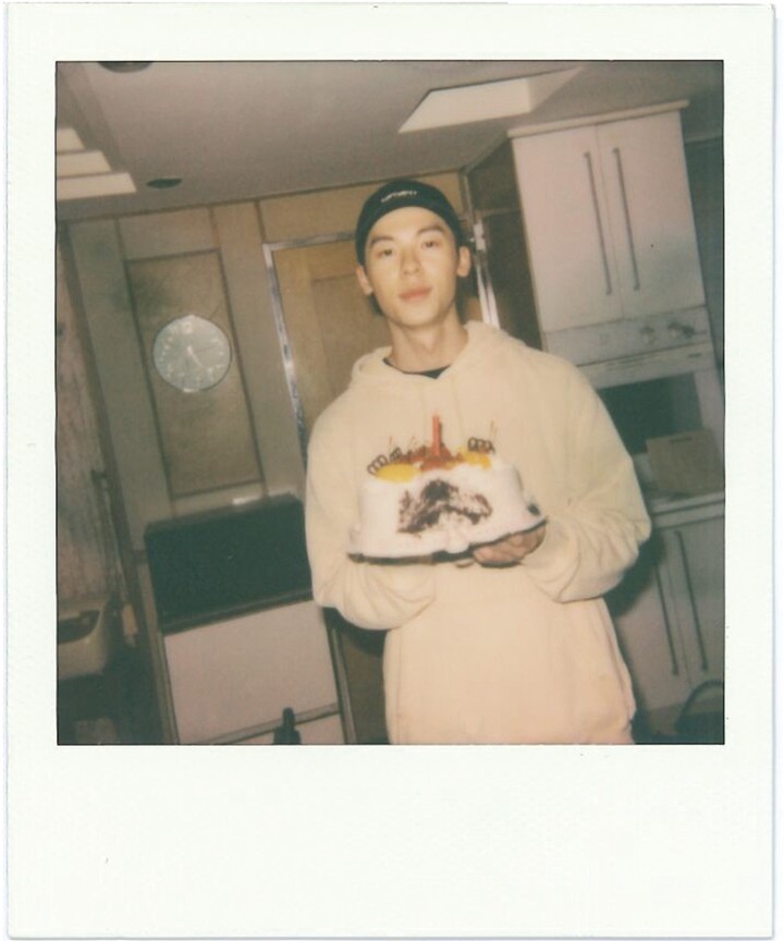 221031 허광한 ichi 인스타

여러분의 생일축하 감사합니다
이제막 일을 마친 광한이는 앞으로도 열심히 계속해서 여러분께 더 좋은 작품 보여드릴께요 ❤️ 

#허광한 #許光漢 #许光汉 #GregHan 🍔