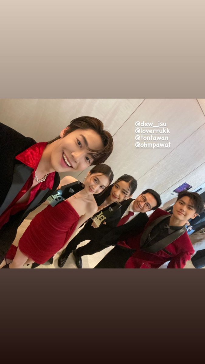 Dewjsu_club's tweet image. IGs tha_sataporn

ขอแสดงความยินดีกับทุกท่านที่ได้รับรางวัลด้วยค้าบ 🥳

#HOWEAWARDS2022
#dew_jsu