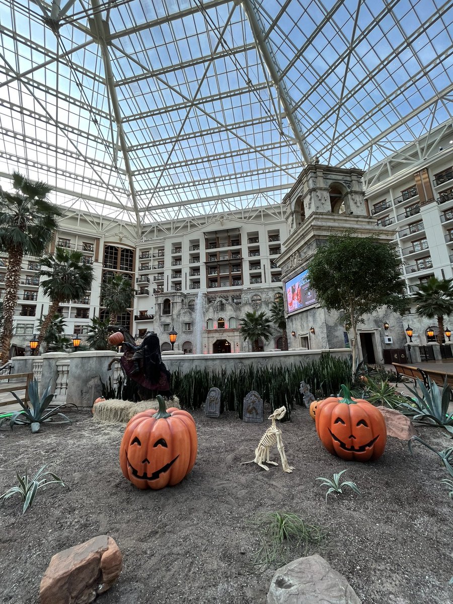 Happy Halloween from the Texan! 🎃

We have loved seeing all the memories made during our Goblins &amp; Giggles fall events and can't wait to welcome you back again next season! 

#Halloween #GaylordTexan