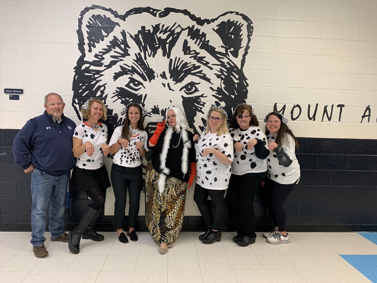 Happy Halloween from the Seventh Grade at MAMS! #mamslife #macsawesome 💙🐻🎃🧡👻