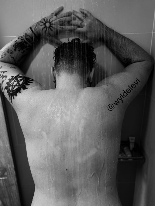 2 pic. good morning sexy people? https://t.co/HqE76ujfyz #subscribe #nsfw #t4t #ftm #transman #lgbt #gay