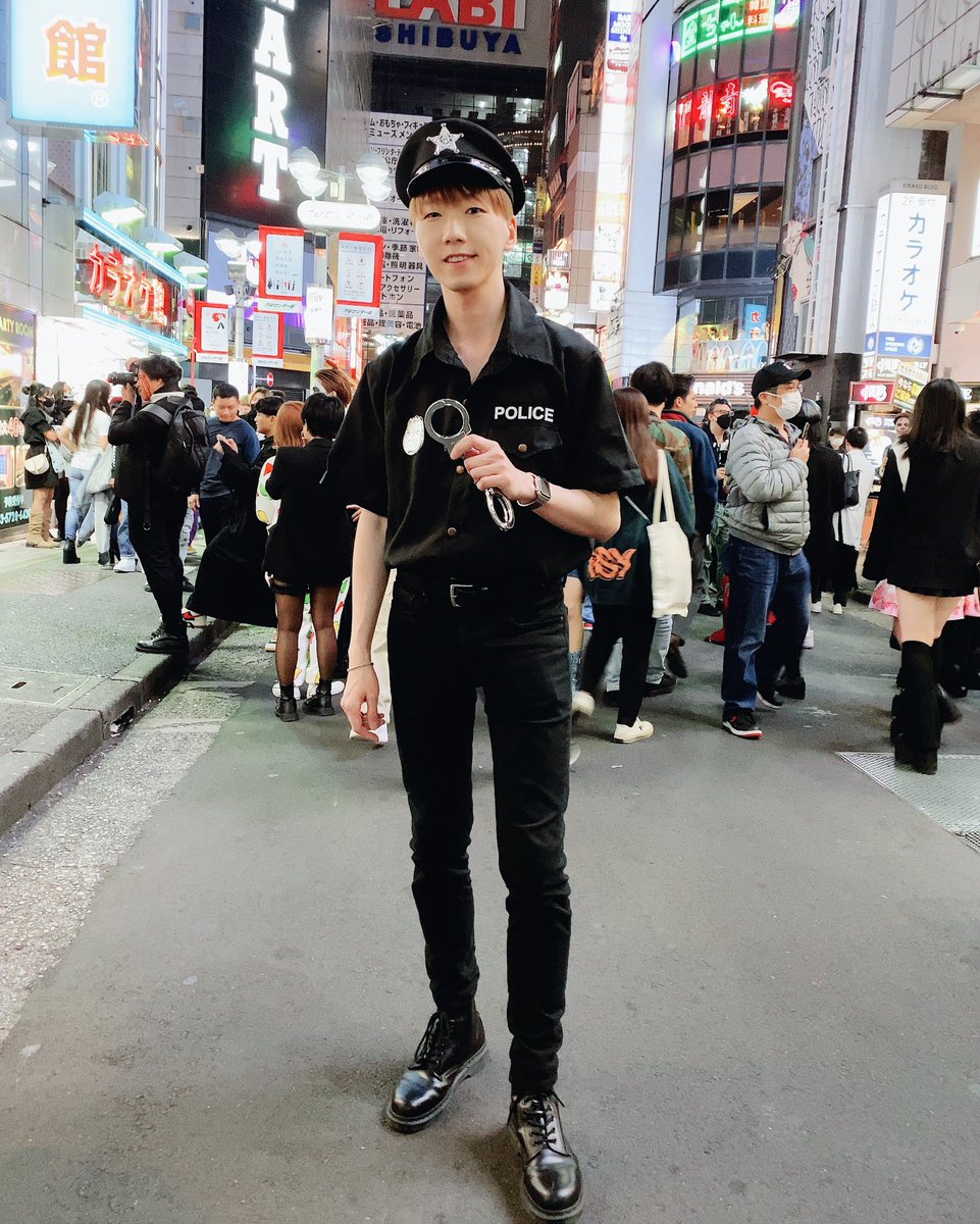 Happy Halloween!! 👮‍♀️🎃👻

#Halloween 
#ShibuyaHalloween 
#Halloween2022 
#ハロウィン 
#ハロウィン🎃 
#渋谷ハロウィン