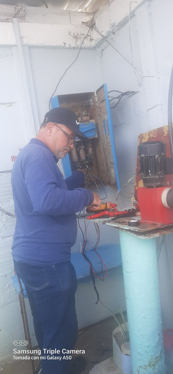 emrohabana's tweet photo. Continuan los especialistas de la empresa filial Panelec rehabilitando el sistema eléctrico en las estaciones de bombeo de Pinar del Río. #Panelec #LaTareaContinua #PinarDelRío https://t.co/NLtNRap3SR