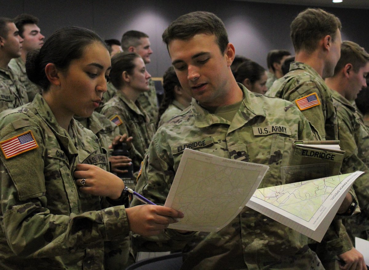 StateRotc's tweet image. #txst Cadets discover the basic principles for Land Navigation including basic map reading and pulling an azimuth. Cadets work towards stewarding the #professionofarms during their years at #armyrotc.