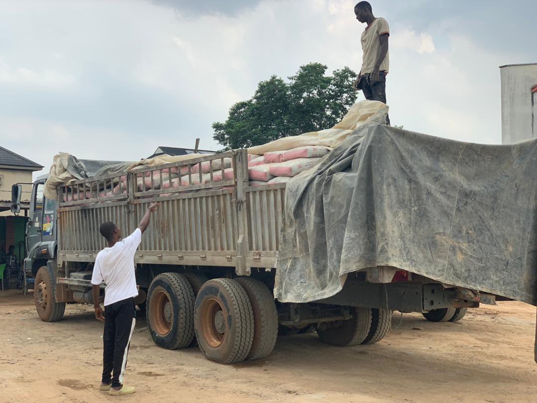 debayusnigltd_'s tweet photo. Hello everyone, we are your plug for all kinds of building materials ranging from iron rods, cement, binding wires, to BRC and the likes.

To place your orders, send a message or call 09031882934

Please refer, patronize and retweet whenever you come across this.
Thank you 😊 https://t.co/OiLMOxKqbA