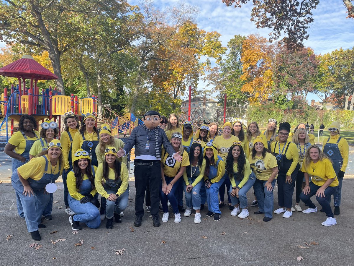 Happy Halloween from Gru and some of his minions!@MalverneUFSD