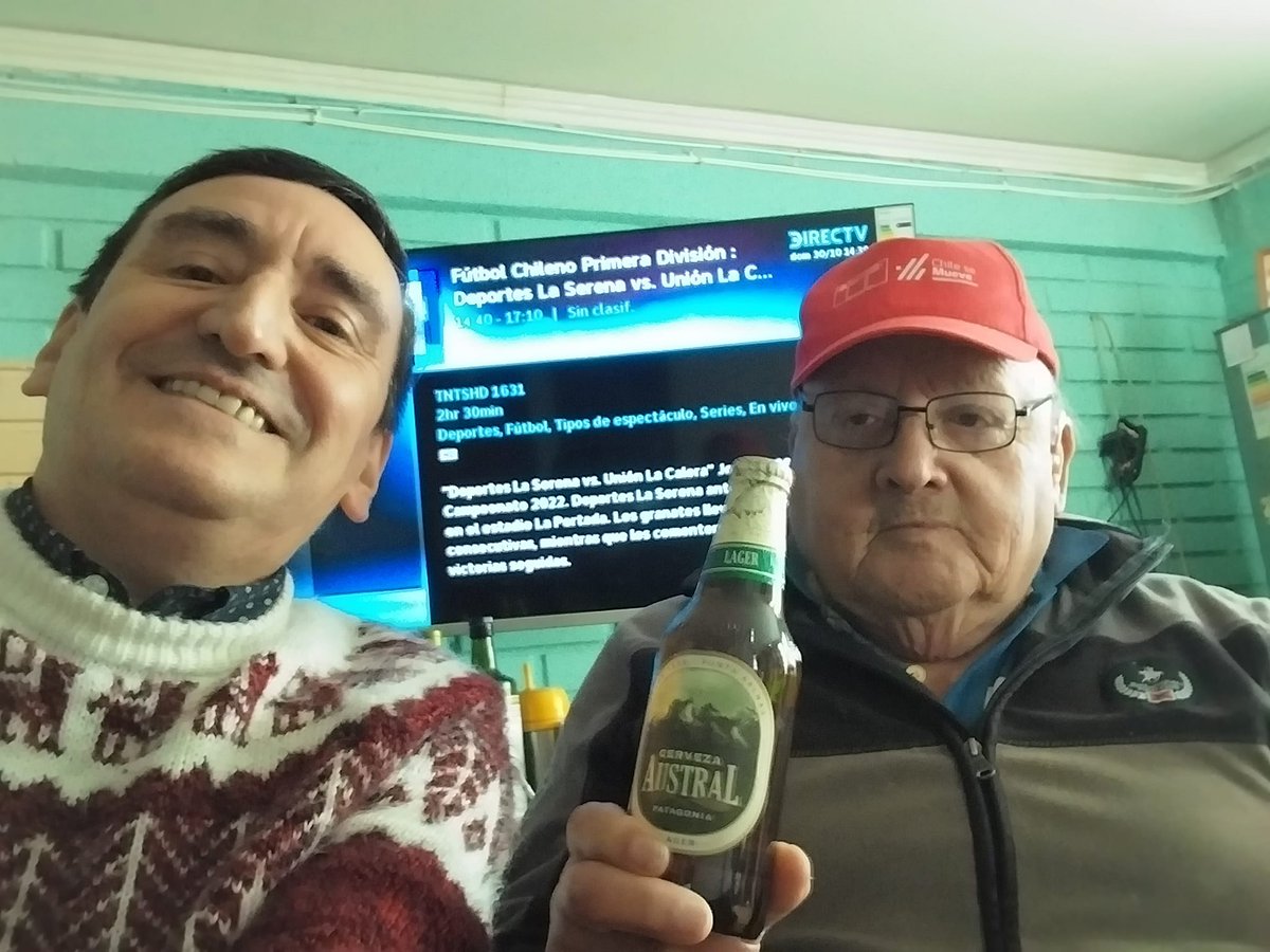 Con mi gran amigo Periodista, Claudio Patricio Ilabaca, esperando y disfrutando del triunfo de Club de Deportes La Serena en la lucha por la permanencia. Que siempre haya ilusión y esperanza...!!!