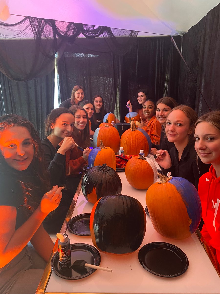 WSCBball's tweet photo. Happy Halloween! We hope you have a spoooooky day 🎃🍂👻 https://t.co/dFyYehfwTT