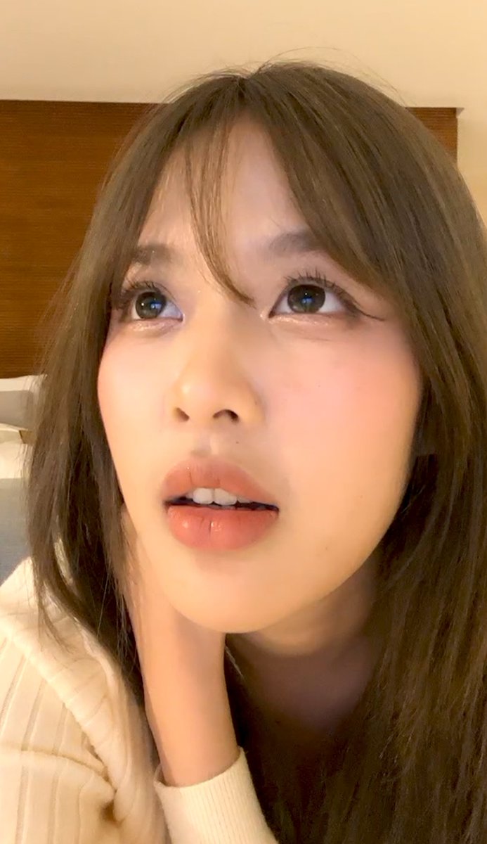 น่าจะเหนื่อยแต่ก็ยังมาไลฟ์น่ารักจังอะเธอ เห็นบอกถ่ายรูปมาเยอะมาก รอหวีดเลย🤩
#โมบายพิมรภัส #MobileBNK48