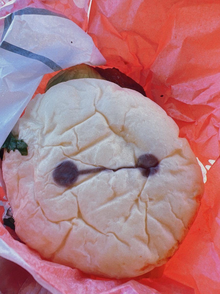 ___723210's tweet photo. あ、ベイマックスバーガー食べました（⚫︎ー⚫︎）🍔

紫組も食べられたかな？みんなで仲良く食べてて欲しい… https://t.co/GhDVhDb7cQ