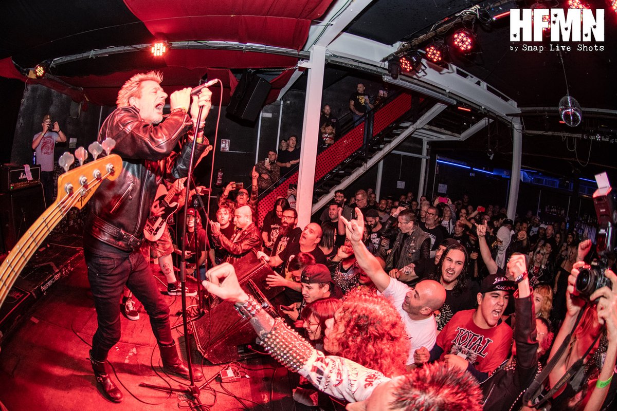 𝐆𝐁𝐇 + 𝐁𝐋𝐀𝐃𝐃𝐄𝐑𝐒 + 𝐑𝐀𝐕𝐀𝐋𝐄𝐒 nos regalaron una noche inolvidable el pasado sábado 29 de OCTUBRE en la sala @EstraperloCLUB de #BADALONA.

Foto 📸 Snap Live Shots
#GBH #UK82 #HARDCOREPUNK #BLADDERS #RAVALES #PUNK #ESTRAPERLO #ESTRAPERLOBADALONA #SNAPLIVESHOTS