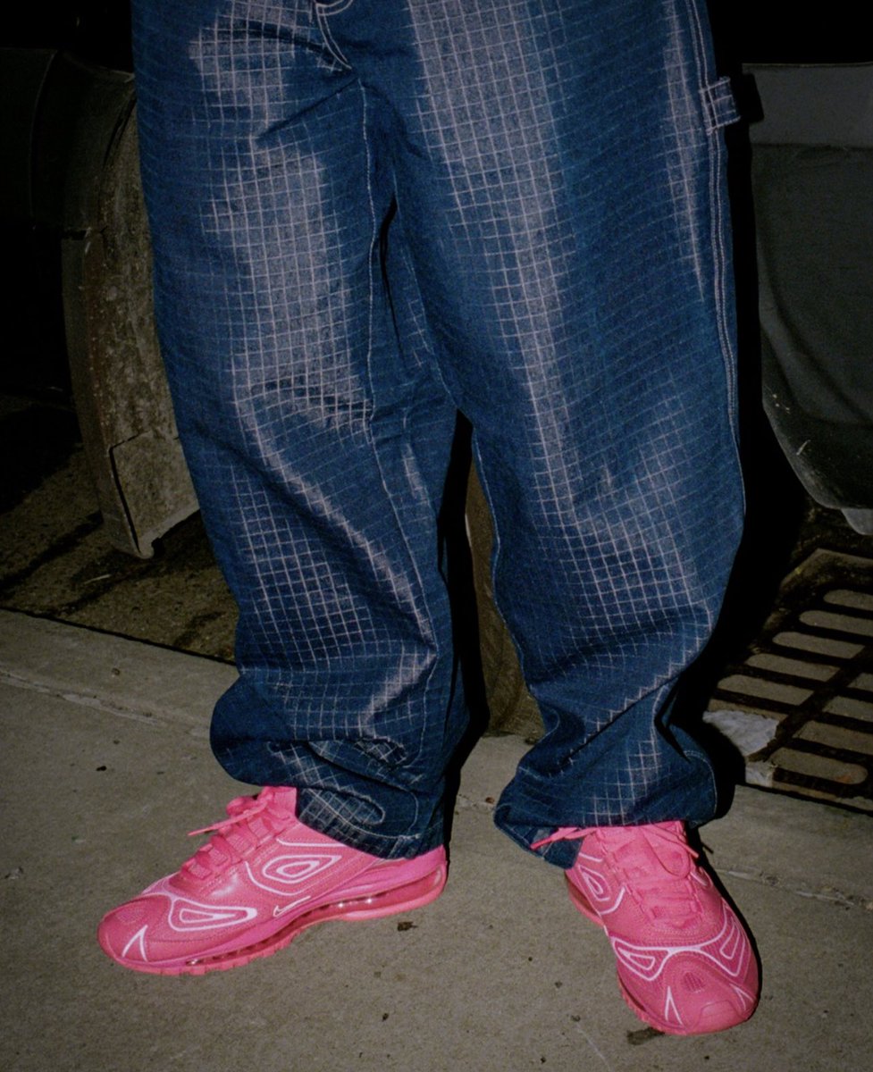 StreetFashion01's tweet photo. Supreme x Nike Air Max 98 (2022) https://t.co/SxK0CirCuq