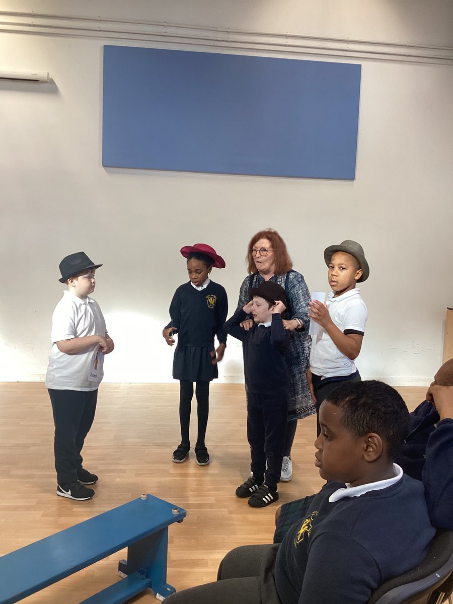 WyvilPrimary's tweet photo. Kennington ARB started the new term off with a lovely assembly with our #spinnaker trust team! #REAtWyvil #WyvilCoreValues https://t.co/v4IRjiBUUY