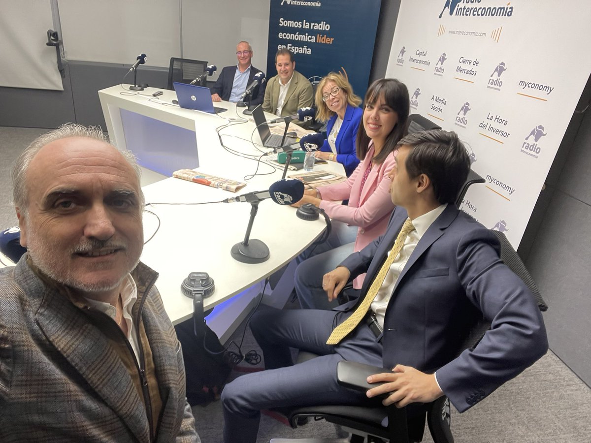SalvaMolina_COM's tweet photo. Comenzando la semana con los #TopTenFinTech 2022 con @CriadoSusana en @rintereconomia y @imaginersapp #revolut @starpay @finizens @MADFinTech @RevistaEcofin https://t.co/yQgTeX9VQx