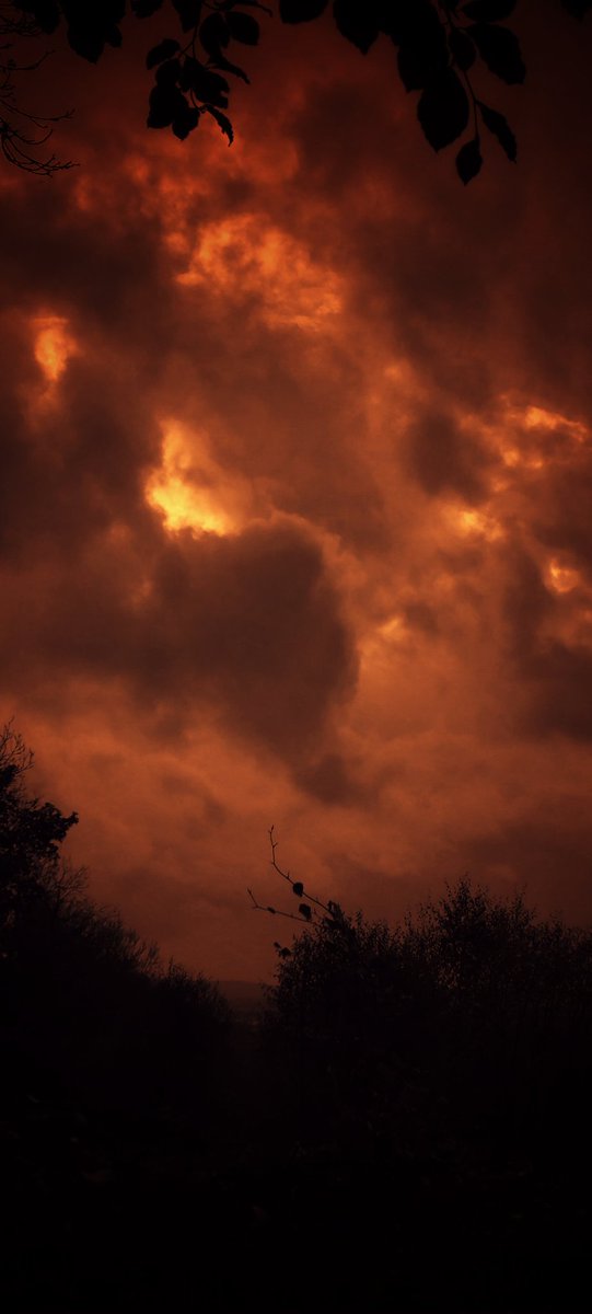 #AllHallowsEve 2022 
#sky #photo #nature #moody