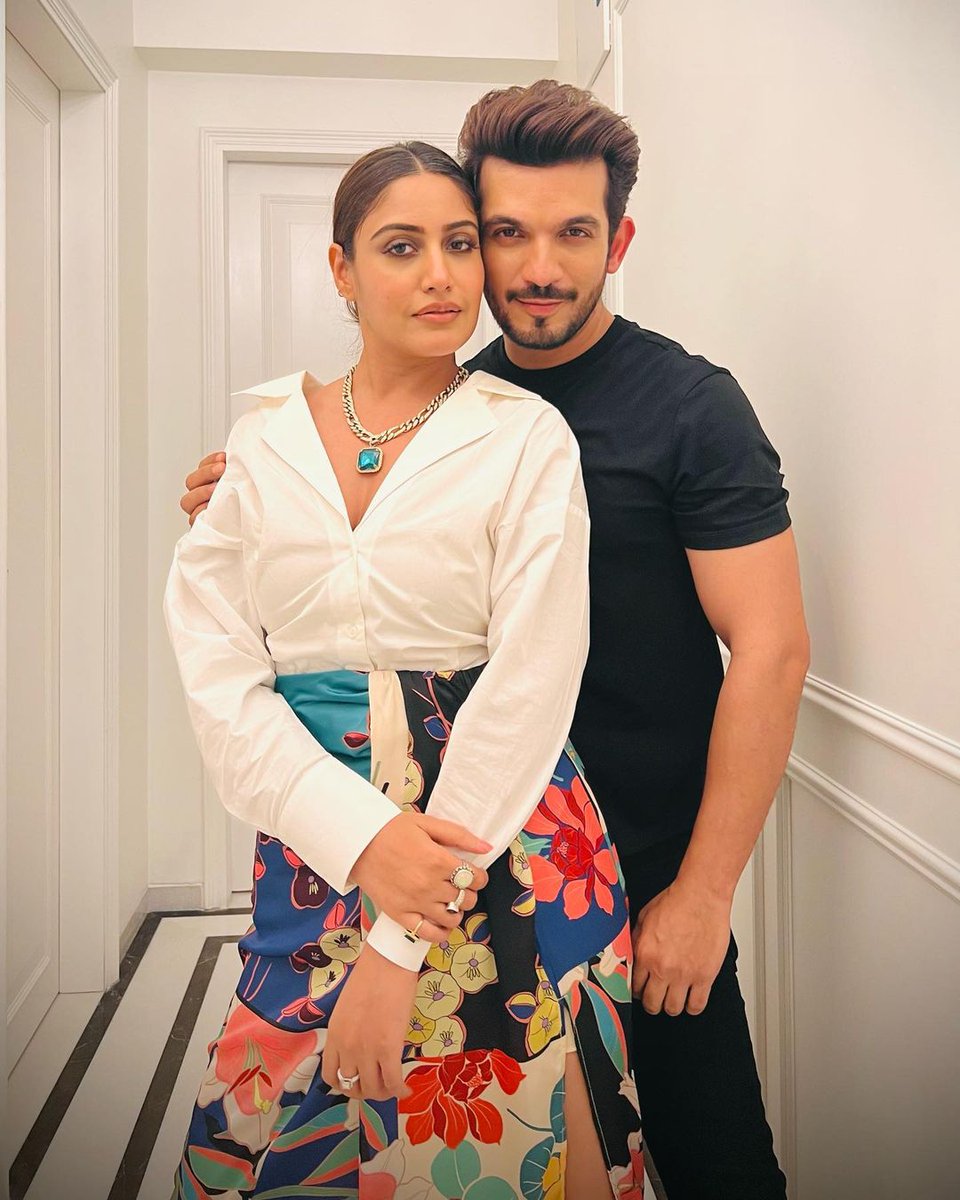 ETimesTV's tweet photo. Surbhi Chandana wishes Arjun Bijlani on his birthday, writes "How to be Saxyy At 40, Learn from Arjun Bijlani"!!โค๏ธ
@SurbhiChandna @Thearjunbijlani
#surbhichandna #arjunbijlani #etimestv https://t.co/Ekt4f7wrQi