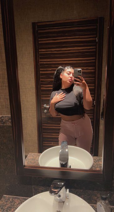 Buna dimineata raza de soare , Ce faci astazi? 🔥  A: O sa merg sa fac Sexxx💦 B: Merg la munca apoi ies