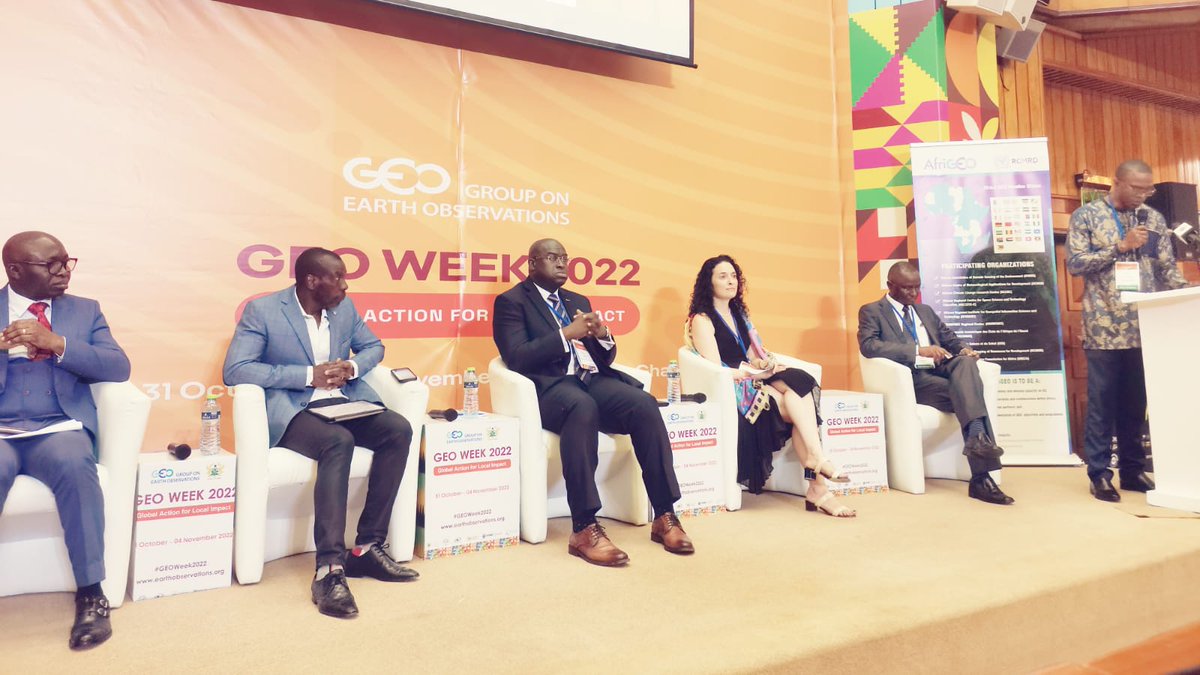 DEarthAfrica's tweet image. #DEAfrica Governing Board Members, Dr Mmboneni Muofhe and Dr Tidiane Ouatarra, providing opening remarks at the #6thAfriGEOSymposium at #GEOWeek2022