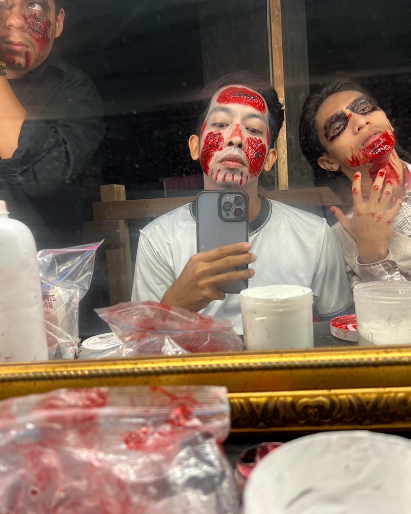 ImanZulhilmi's tweet photo. Habis sudah menjadi zombie di NIGHT OF FIGHT 8 #nof8 jumpa korang tahun depan! 🙌🏻❤️ https://t.co/kpZ1AbKGhU