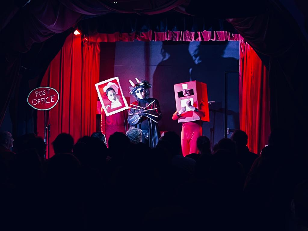 THREAD: 3 sold out nights > 100 envelopes posted. > 1,000 unique props made. < 3 rehearsals = Countless lols. = Endless pals. Thank you to all who attended 'The Envelopes' at @museumofcomedy We had a wild wild time.