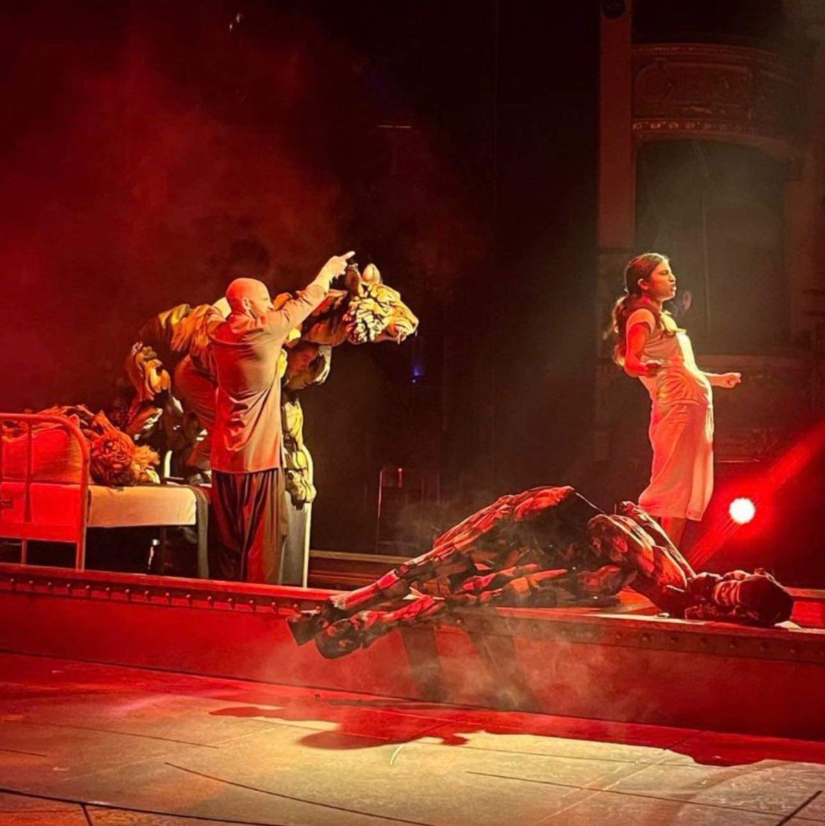 Well done to Tanvi Virmani (<a href="/TanviVirmani1/">Tanvi Virmani</a>) who made her DEBUT in the role of PI at @LifeOfPiWestEnd yesterday! #2ndcover #WestEndDebut #FemalePi 

Tanvi is the second woman to have played the role of Pi! 🐅