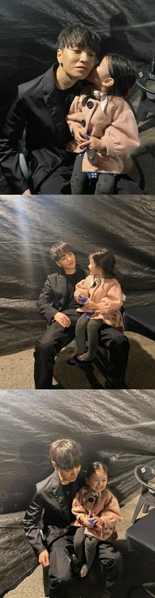 Kkorepo's tweet photo. <トレンドブログ>人気ラッパー #Simon_D、溺愛する姪っ子と”再会♥”…キュートなほっぺにキスhttps://t.co/2tE3jBsIH8 https://t.co/xurXpcsBSd