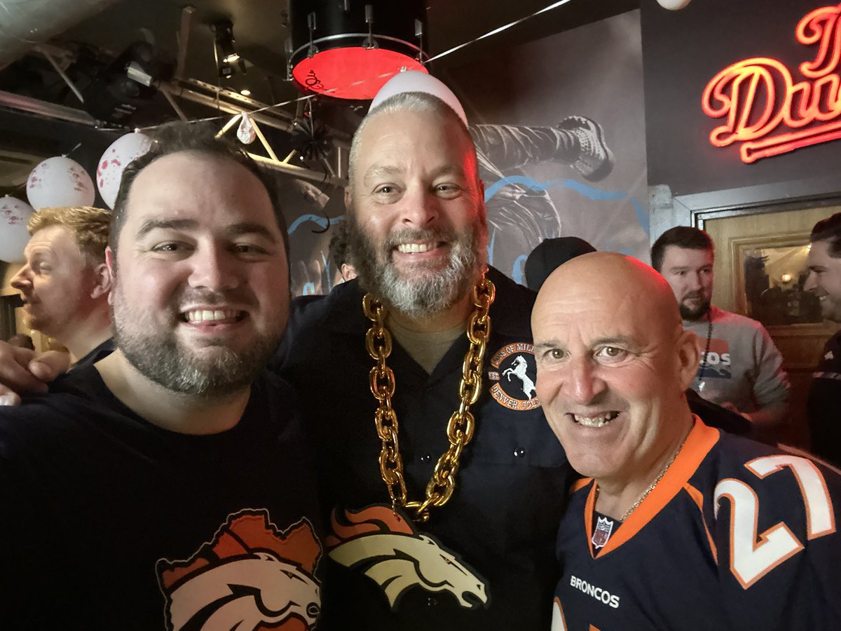 BroncosEUR's tweet photo. An honour to welcome the @sonsofmilehigh to the big night on Saturday and also @NeilBra02597930 and his family! What a night, guys. #BroncosCountry https://t.co/tKvHRt0Qa0