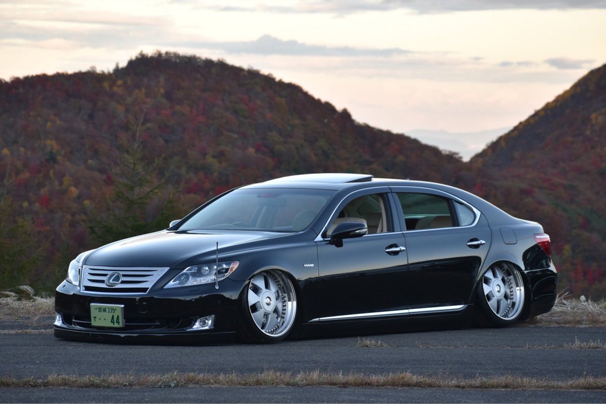 csFirmament's tweet photo. LS460L
ブレンボブレーキシステム。
フロント8ポッド
410パイドリルドローター
リヤ6ポッド
410パイドリルドローター
完成。 https://t.co/AtihWvissW