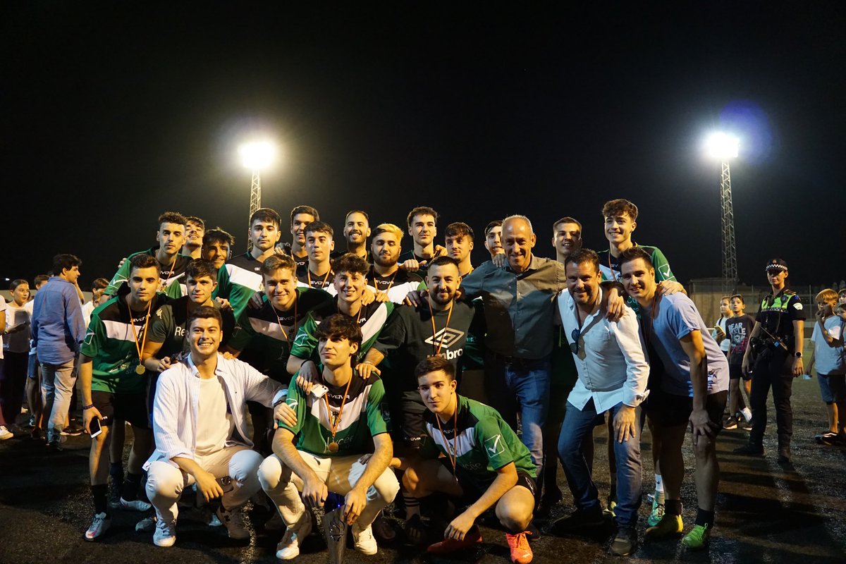 Una vez más, #Tomares acoge un evento de alcance nacional como es el III Derbi Benéfico de Influencers.

Más de 1500 personas abarrotaron el Estadio Municipal San Sebastián en una gran jornada donde el Team Sevilla se alzó con la victoria.

Gracias a <a href="/PCTomares/">Protección Civil Tomares</a> por su gran ayuda.