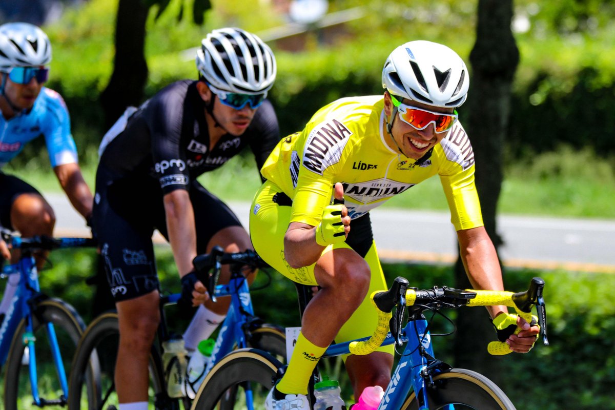 FinalEnAlto's tweet photo. El boyacense Aldemar Reyes es el campeón del #ClásicoRCN2022 cuarto titulo consecutivo para el @team_medellin https://t.co/79e5DqDwGF https://t.co/c3Gdl2N2mH