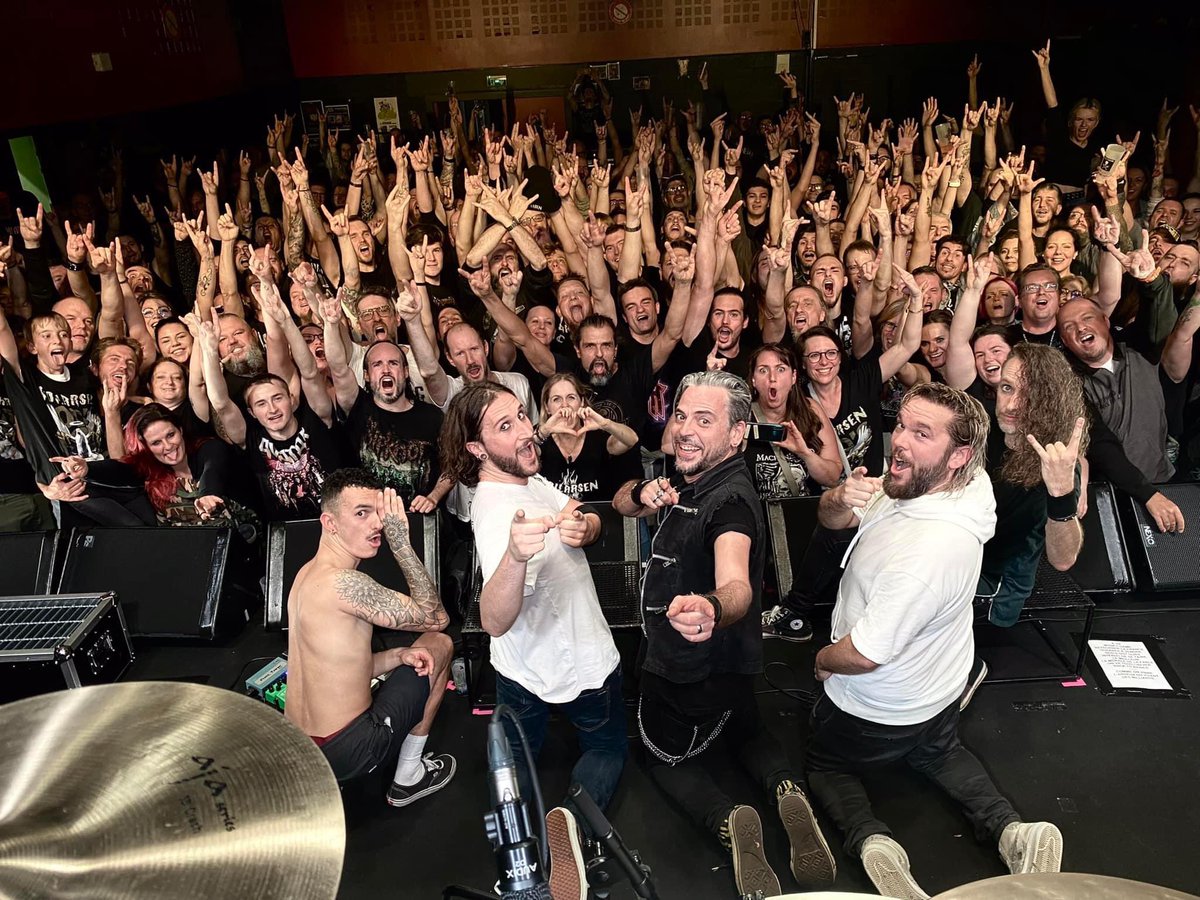 Sidilarsen's tweet photo. La #Belgique et #Colmar : ce fût un week-end de folie ! 😱💥
MERCI ❤️
#sidilarsen #ovtc #concert #french #metalband https://t.co/uNaYL5xnrW