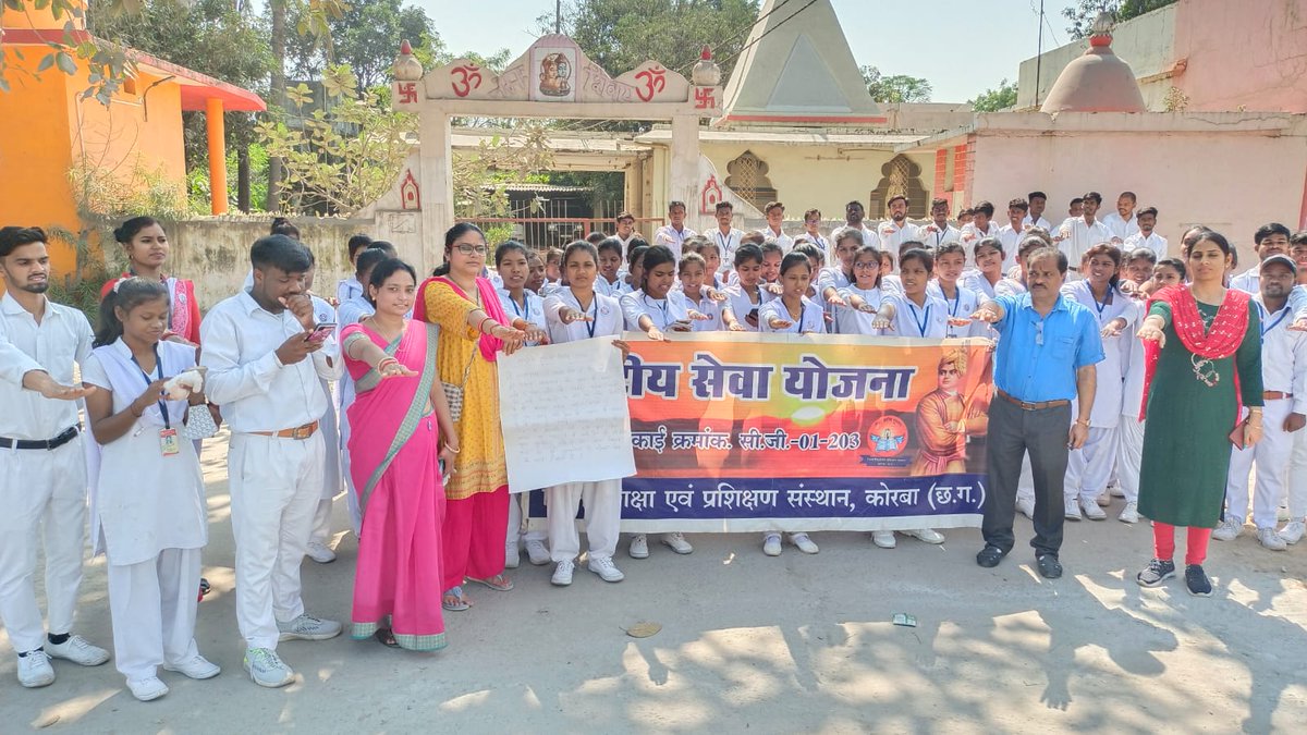 DietNss's tweet photo. डाइट के प्राचार्य आर एच शराफ़ के निर्देशन में   NSS के संयुक्त इकाई एवं महिला  इकाई के सहायक कार्यक्रम अधिकारी द्वय किरण लता शर्मा तथा मोगरा पटेल के डाइट के दोनों इकाइयों के लगभग 120 स्वयंसेवकों ने डाइट परिसर से राष्ट्रीय एकता के नारे लगाते हुए कोरबा स्थित रिसदी चौक तक दौड़ लगाई https://t.co/wUaIF1RtUK
