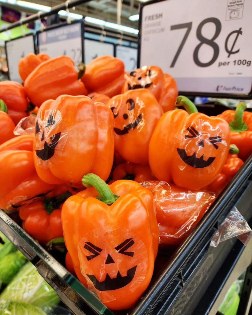 tech4tea's tweet image. It's #Halloween. Even the capsicum in NTUC Supermarket has become scary.

#tech4tea #t4tShotWithSamsungGalaxyS22ultra #ttn #ttmSingapore instagr.am/p/CkYCk8oSBy7/