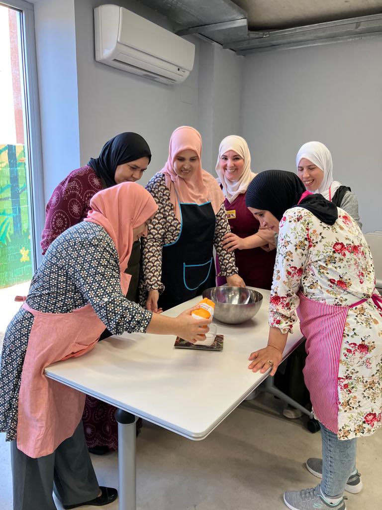 masiperera's tweet photo. 🍴Si voleu saber com es fan panellets; les mares que assisteixen al Taller de llengua catalana i socialització de famílies, us ho poden explicar! Els hi van quedar boníssims! @cpnlpenedesgrf @VilafrancaAj #tallersfamílies #cuinem #tradicions https://t.co/y6nJYYZaN6