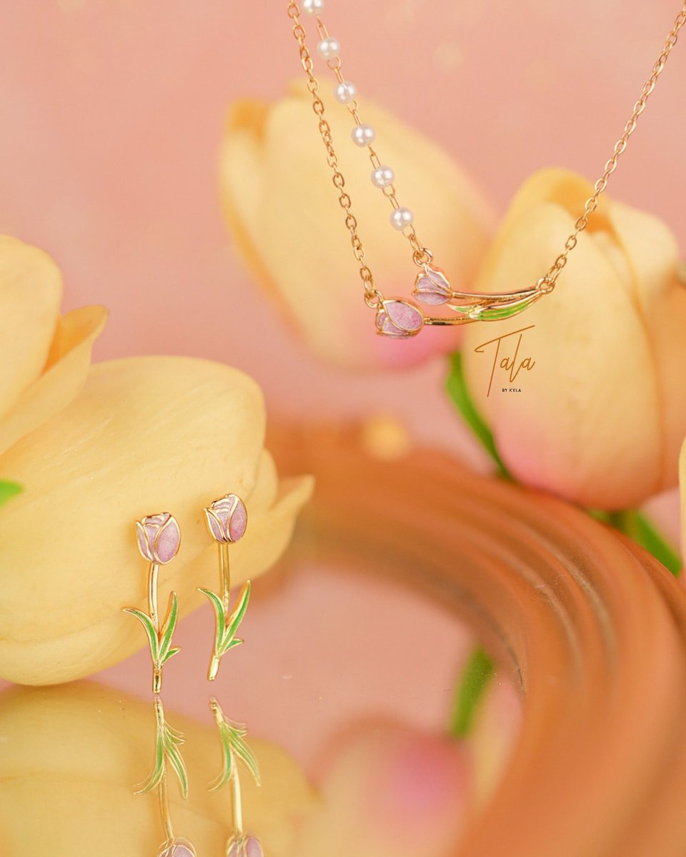 Tulips can sometimes symbolize perfect and deep love, or the power of rebirth and new beginnings 🌷

Brighten your day with the joy of sunshine when you get our Tulips Pearl Necklace and 3in1 earrings 💐
