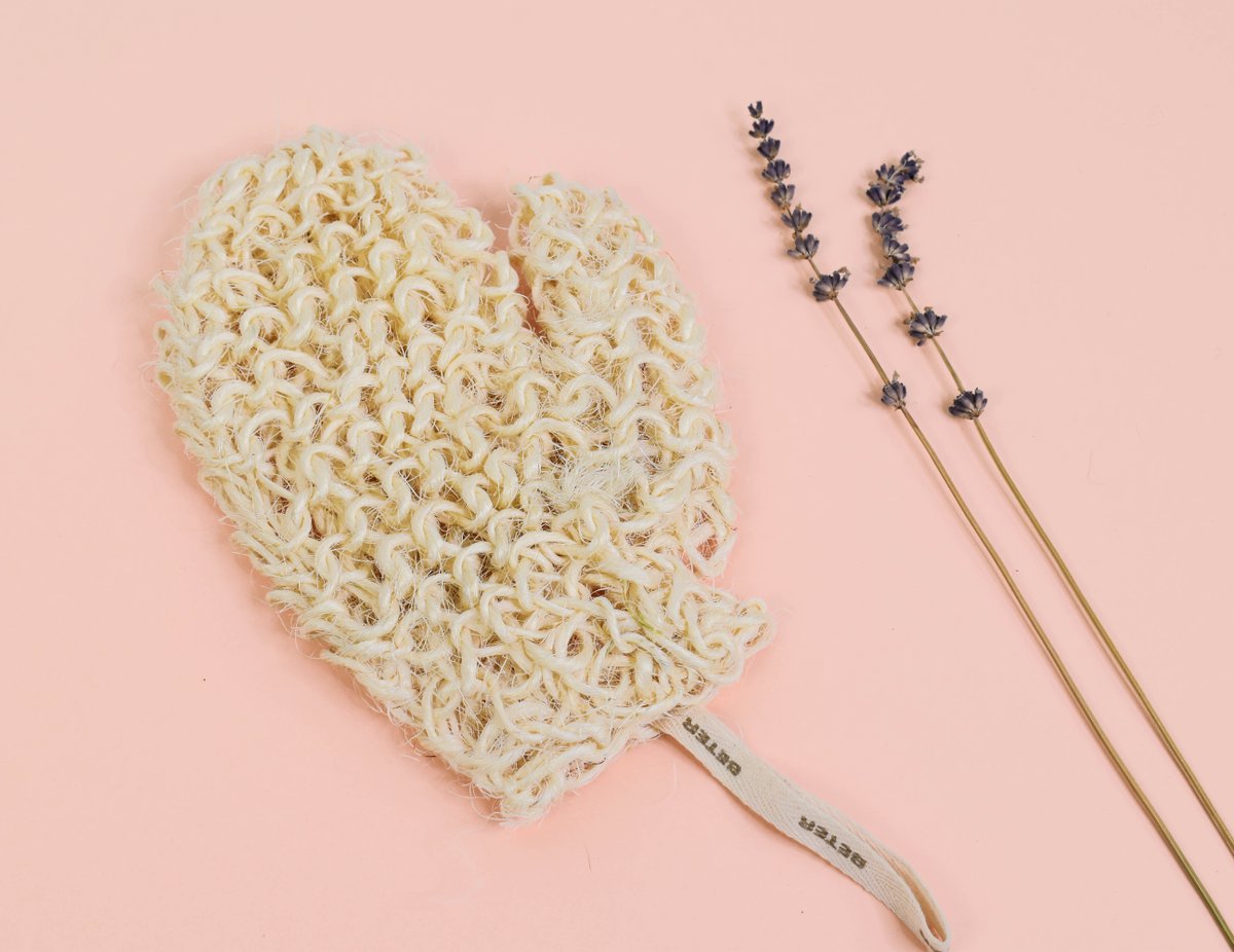 BeterSpain's tweet photo. Tip para mantener la piel de tu cuerpo siempre bonita y suave: 
🧼Exfóliala una vez por semana.
🚿Puedes hacerlo con una esponja de baño de sisal, 100% natural. Además te ayudará a activar la circulación. 
La exfoliación no es solo para el verano. https://t.co/7TEdyVxsxY