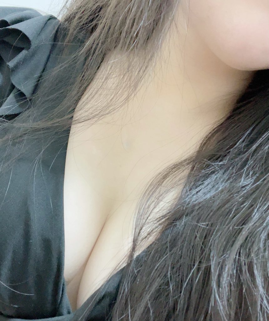 皆さんは子どもの頃、早く大人になりたいと思ったことはありますか？
こまちは思わなかった派の人間ですが
大人になった今、メンエスの世界を知れてよかったなと思います💓
予約を埋めてくださるお兄さん方、いつもありがとうございます✨
#エムズルーム　#メンエス　#京都駅前