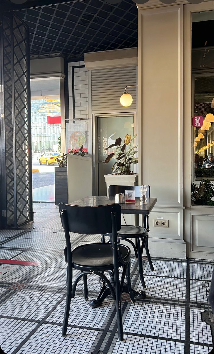 Freezing some moments of life-
 
You’re in Istanbul it’s 10:00 AM and it’s the sweater weather season.  You just had a warm shower and wore your favorite knit white lounge set.  And now your hands are hugging the warmth of your first creamy cappuccino cup of the day🤍🍂