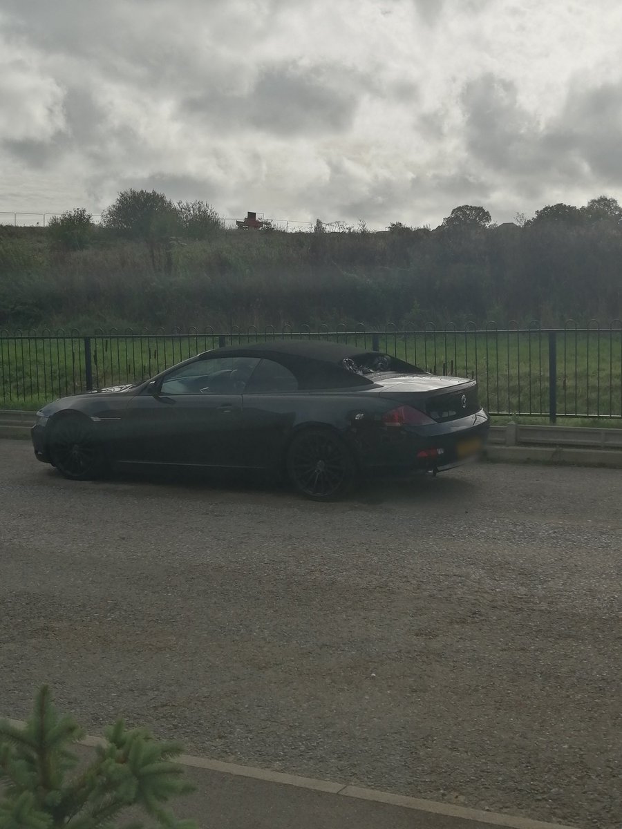 DaddioWho's tweet photo. @HantsPolRoads No MOT since May failed July with 121604 miles, failed October with 122075 miles, 471 miles driving around? No Tax since 1st October. Decided to dump outside the house.
Please keep a look out when on public highway around Waterlooville area https://t.co/DYQJC4Ih6h