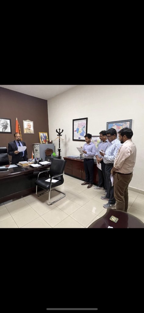 IndiainDRC's tweet image. On the occasion of #RashtriyaEktaDivas2022 Mission organized a #UnityRun #UnityChain and #UniTea for Indian diaspora and Congolese friends of India. Their immense participation never ceases to amaze us! 

Unity pledge was also taken at the Chancery. @MEAIndia @IndianDiplomacy