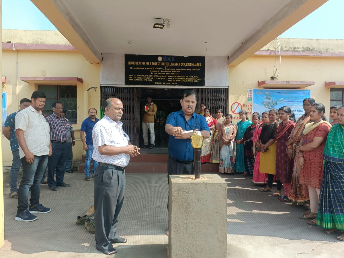 KanihaArea_MCL's tweet photo. Celebration of inaugural day of Vigilance Awareness Week 2022  at Kaniha OCP in the presence of  Shri K K Roul, General Manager , Kaniha Area along with all HODs, staff &amp; Trade Union representatives of  Kaniha OCP,KA https://t.co/2kFt8vsEzG